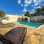 Casa Com Piscina, Churrasqueira E Bilhar